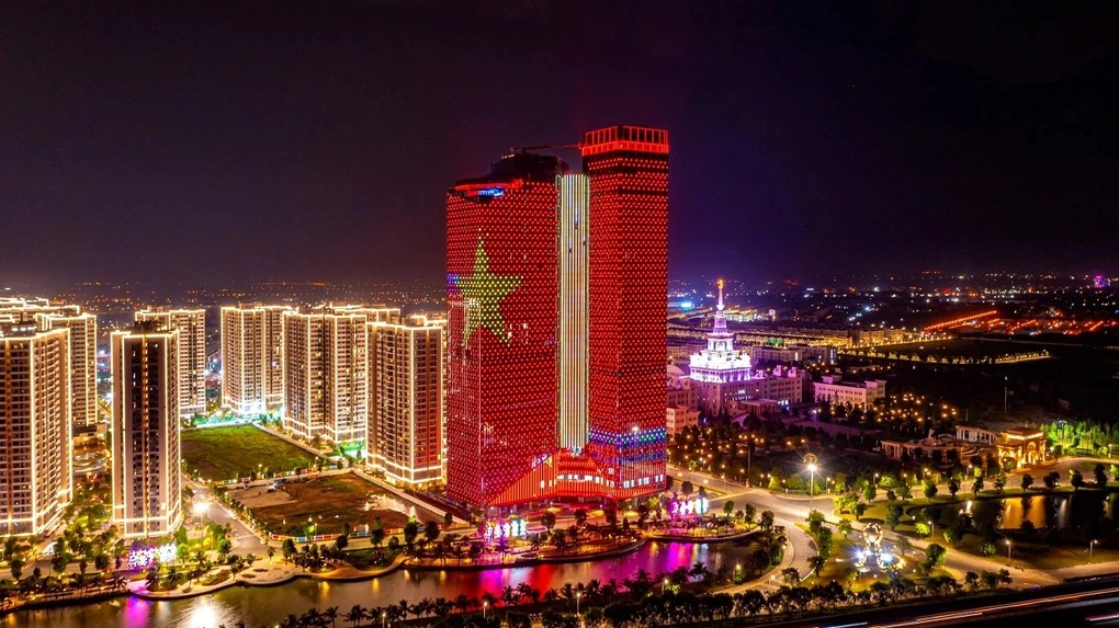 Với chính sách đồng nhất hạng thẻ cao nhất của VinClub, cư dân Vinhomes đồng thời được hưởng ưu đãi với hạng tương đương từ các thương hiệu VinFast, Vinpearl, Vinschool, Vinmec, GSM.
