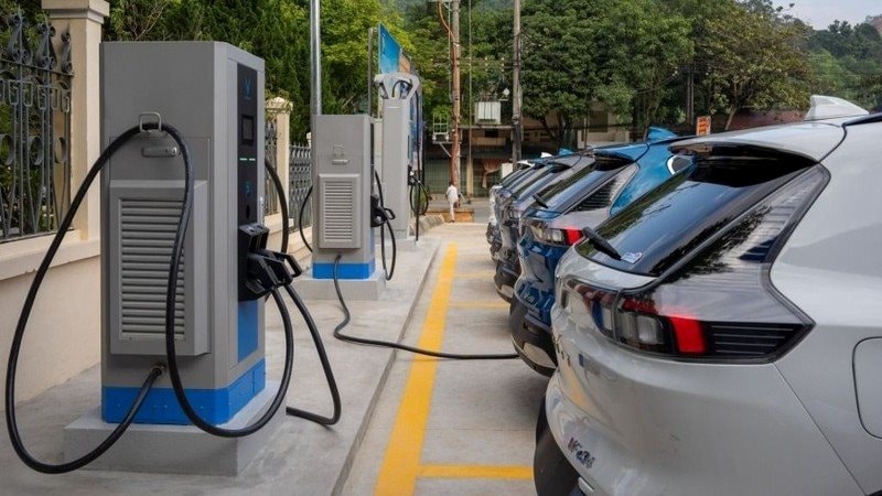 VinFast công bố áp dụng chính sách miễn phí sạc pin cho tất cả khách hàng cá nhân đã và sẽ mua xe tới hết ngày 30/06/2027.